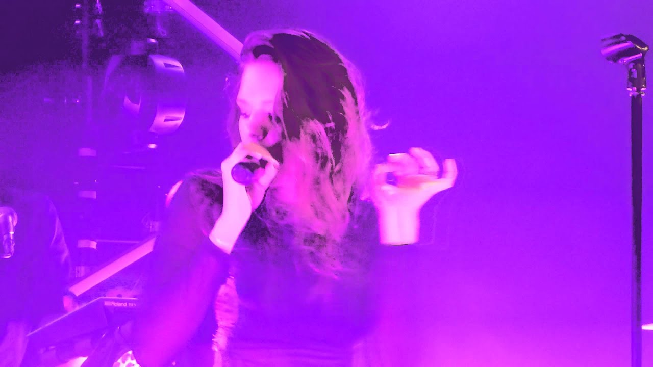Tove Lo - Like Em Young (HD) @ Postbahnhof am Ostbahnhof in Berlin