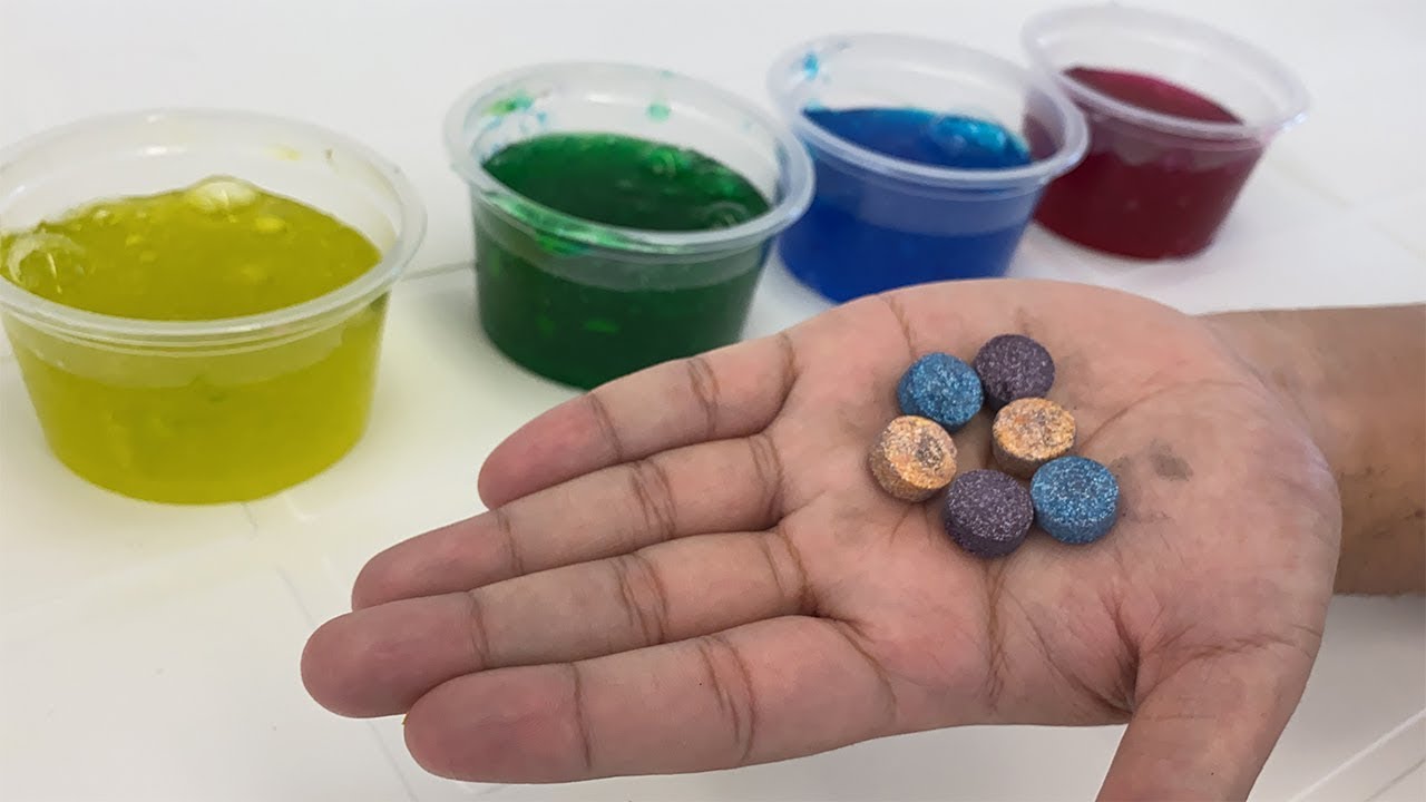 COLORINDO SLIME TRANSPARENTE COM PASTILHAS QUE MUDAM DE COR! (Olha como ficou)