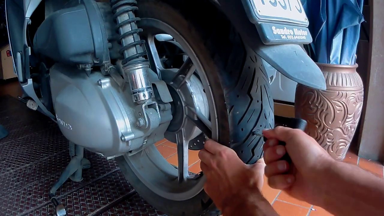 Come riparare pneumatico tubeless con kit riparazione - how to repair tubeless tire