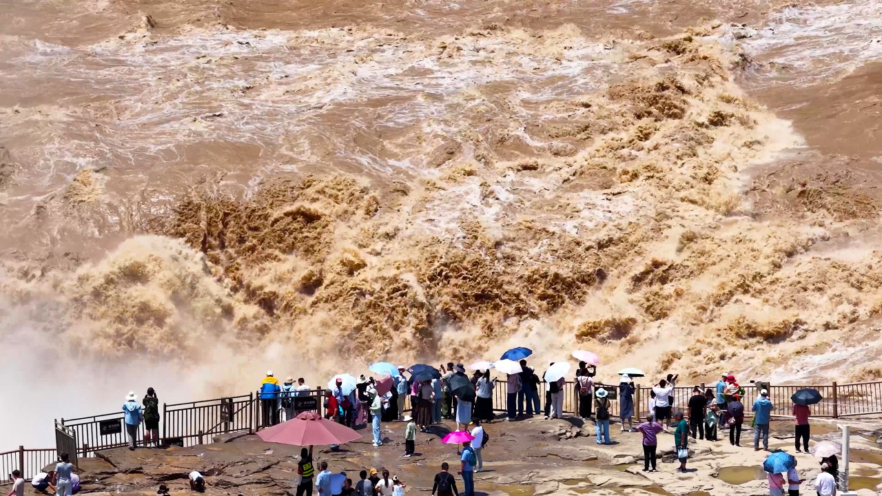 The world's largest yellow waterfall, Hukou Waterfall in China, is breathtaking to see in person!