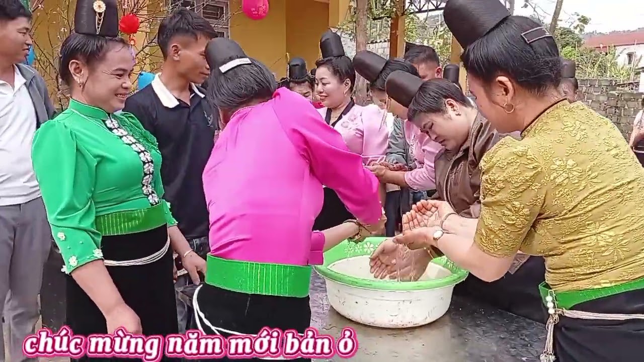 trò chơi thi múc nước bao chậu,, mời pi nong tỏn le, đăng ký ủng hộ é nơ 