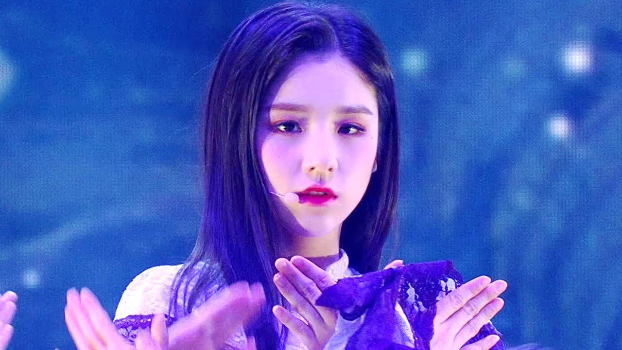 LOONA - Butterfly [Music Bank Ep 972]