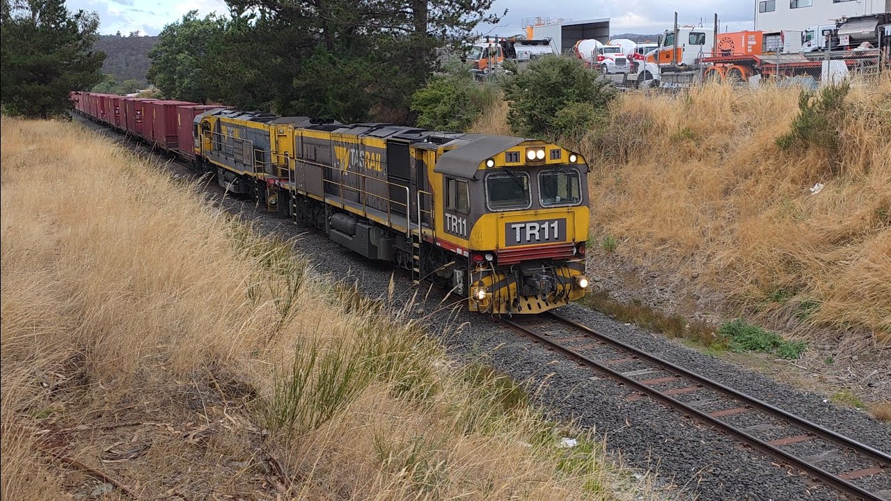 TasRail TR11 TR07 #33 train passing through Rocherlea
