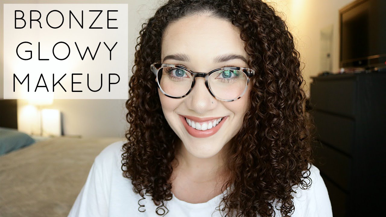BRONZE AND GLOWY MAKEUP LOOK