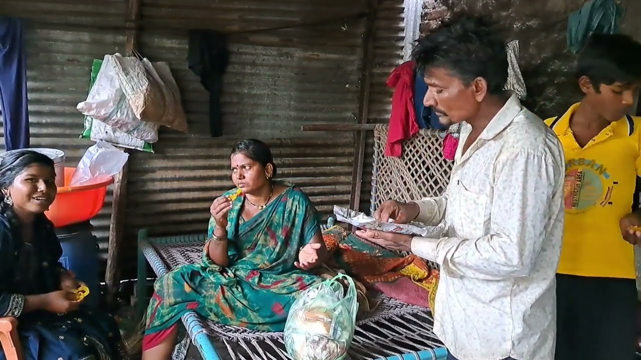 दिव्याला घेऊण दवाखान्यात गेलो आचानक वातावरण बिघड रस्त्यावर पाणी 😱#vlog #hajaremanisha