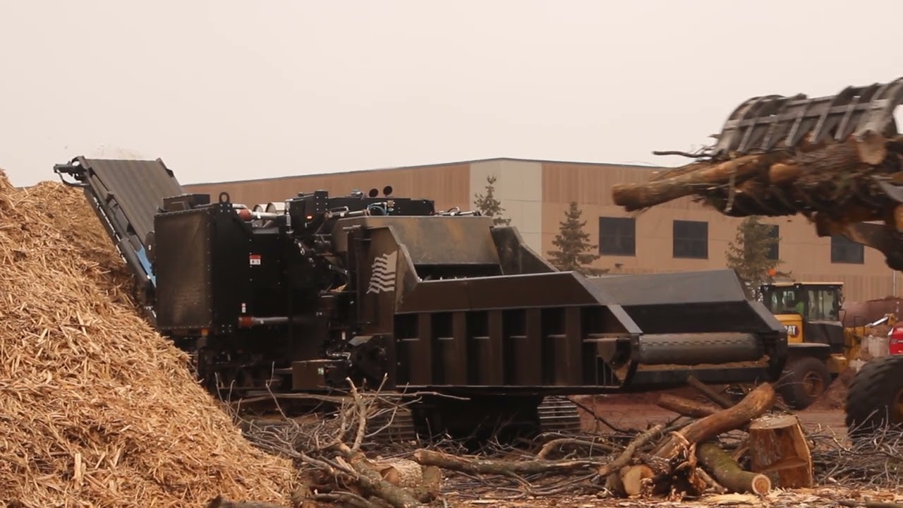 The Rotochopper B66L2 grinding mixed hardwood logs.