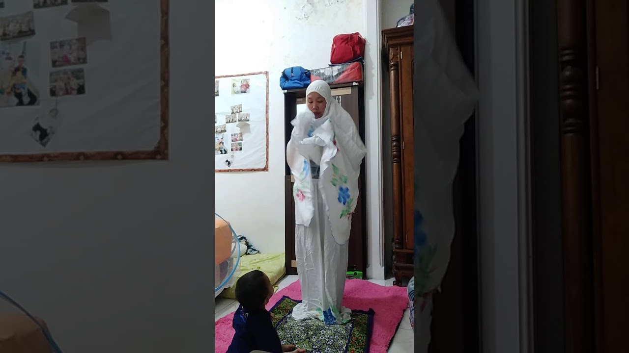 Waktu bunda sholat apa yg terjadi???????