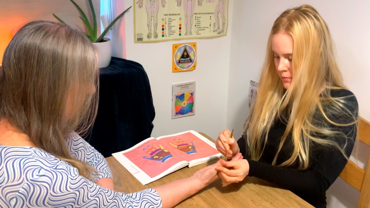 ASMR Hand Reflexology tracing (Unintentional ASMR, Real person ASMR)