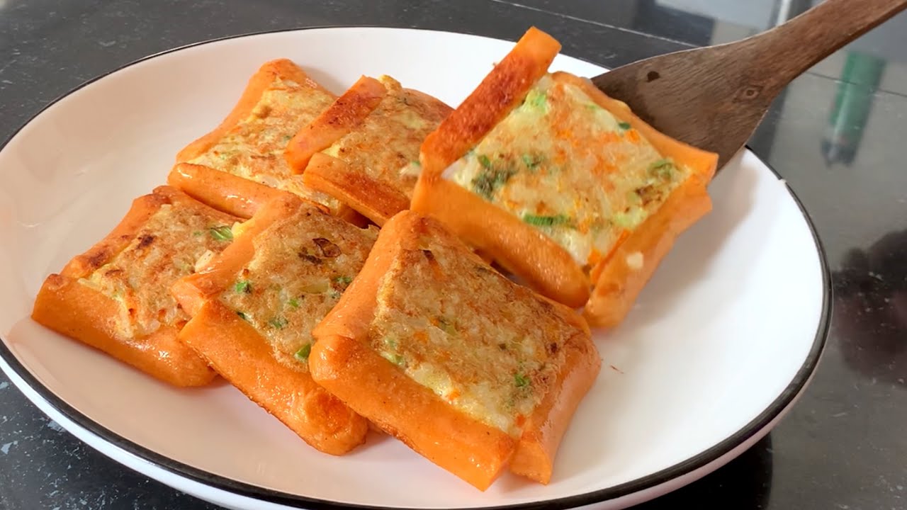 Olah sisa nasi kemarin jadi sarapan enak. Pancake nasi sosis