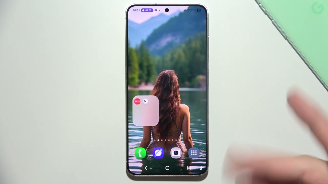 Samsung S25: How to Remove Folders from Home Screen