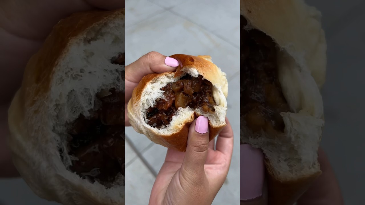 The ROAST PORK BUN at Mei Lai Wah! 🍖😋💥 #BESTFOODFOODIES #chinese #pork #bun