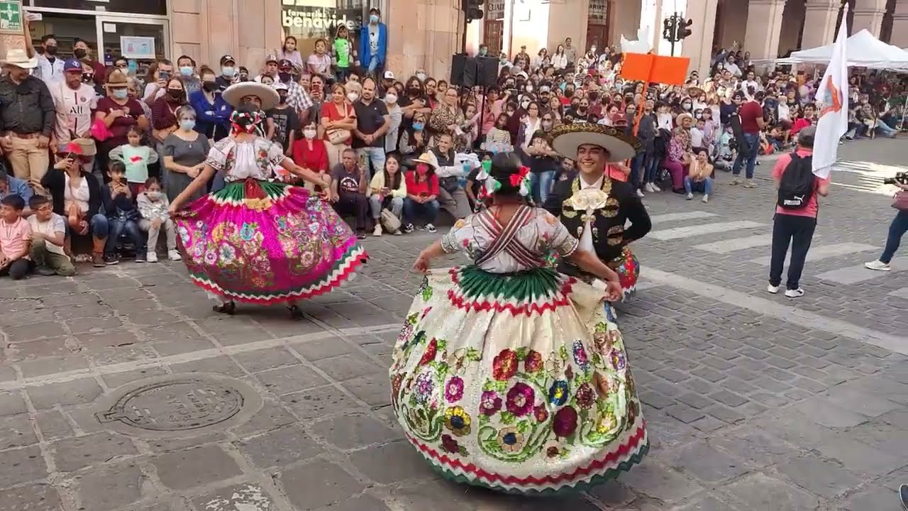 🔴Desfile de participantes del Festival del Folclor en Zacatecas.
