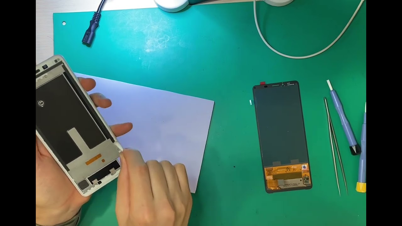 Xperia 10 Ⅱ(SO-041A,SOV43,A001SO)のガラス画面割れ修理｜栃木県小山市のスマホ修理館イオンモール小山店