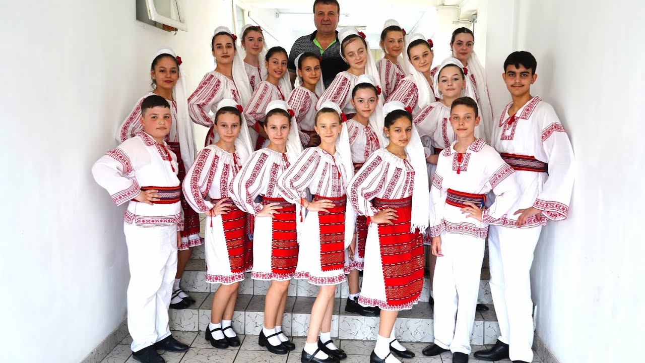 Formația de dansuri populare 
