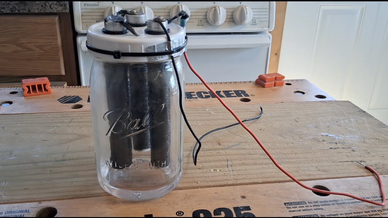 Magnesium/carbon fiber graphite crystal cell battery, in a jar.