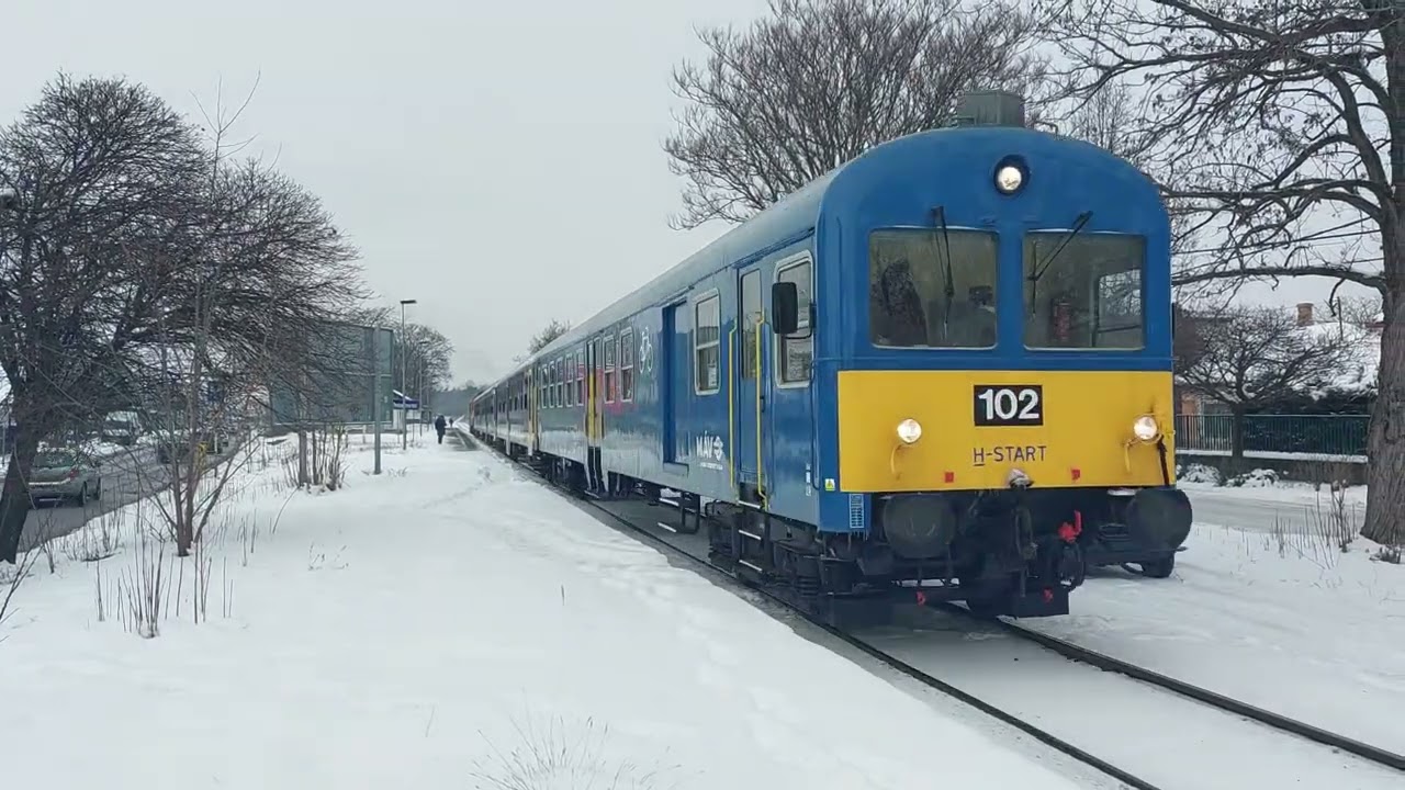 BDdf 102 (418 154-el) indul Pestszentimre felsőről S21 2934-el, 3 új festésű bhv kocsival 2026-01-13