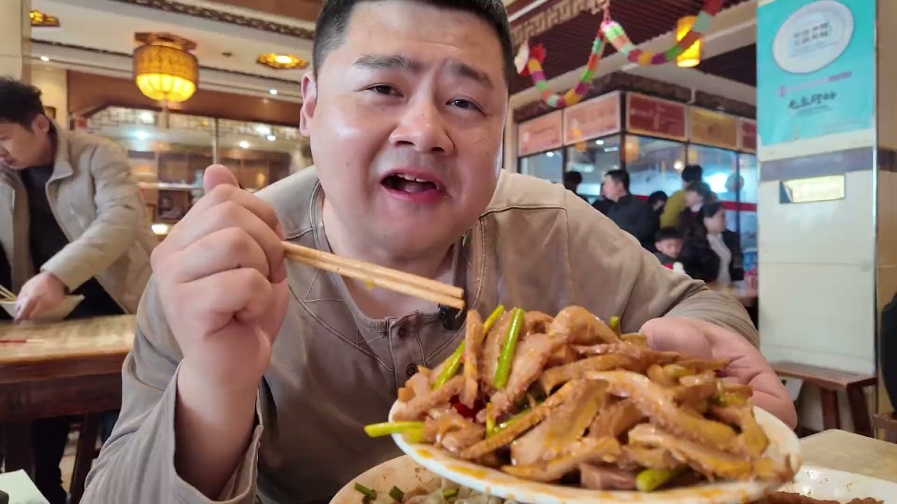 河南烩面还能这样做？吃临颖麻辣鸡肉烩面，又麻又辣真过瘾