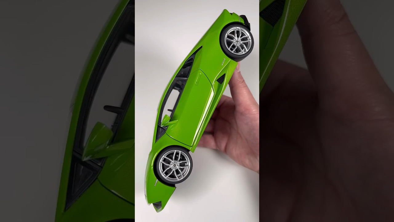 Lamborghini Huracan LP610-4🇮🇹 1:18 Diecast Model Car by AUTOart)
