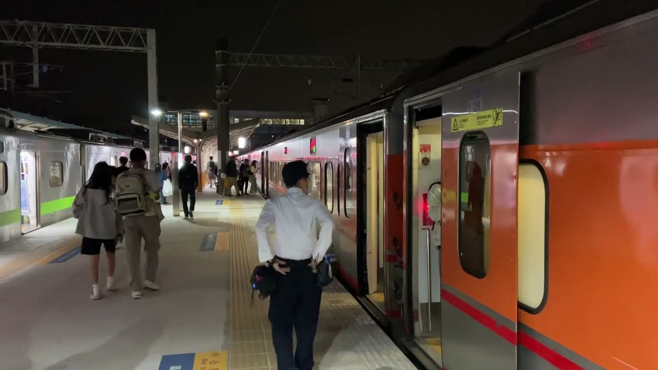 台鐵150次自強號（E1000車頭）善化站進站+出站（晚2分+交會3035次區間快車駛離善化站）