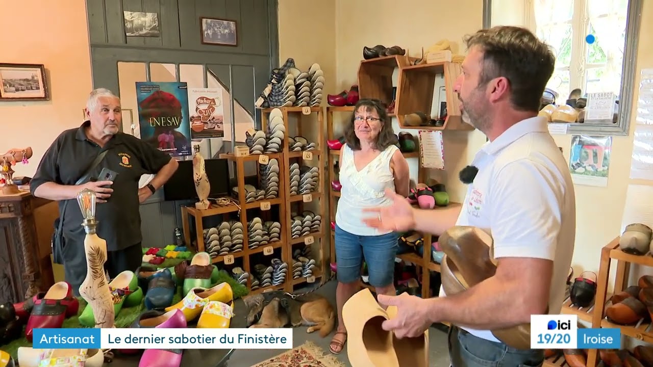 Dans l&rsquo;atelier de Micka&euml;l, le dernier fabricant de sabots en bois du Finist&egrave;re