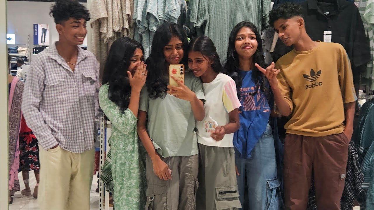 Hi Lite Mall kuttanellur with Friends 🥰💜😂 #kunjattamalusworld #shorts