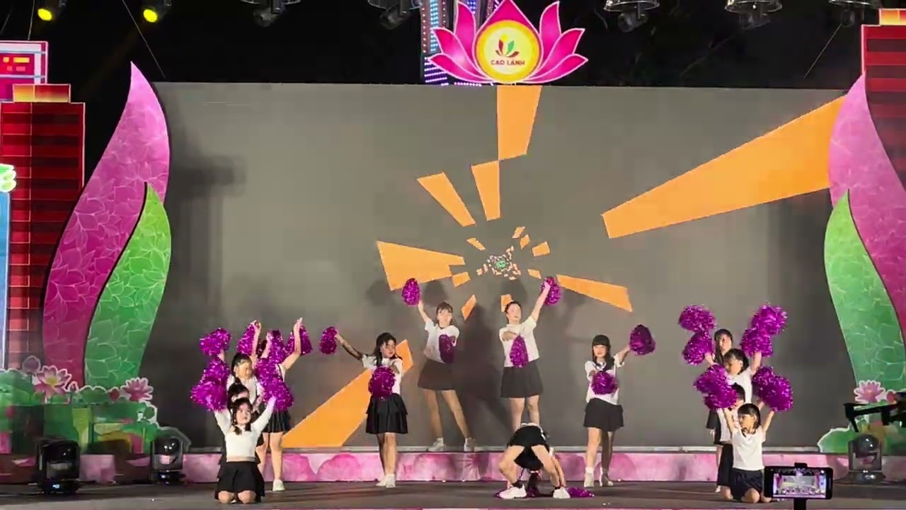 Vũ Điệu Đường Phố - Samba do Brasil - Nhóm Hoa Hồng biểu diễn chào đón năm mới 2026 ( Phương Anh ) 