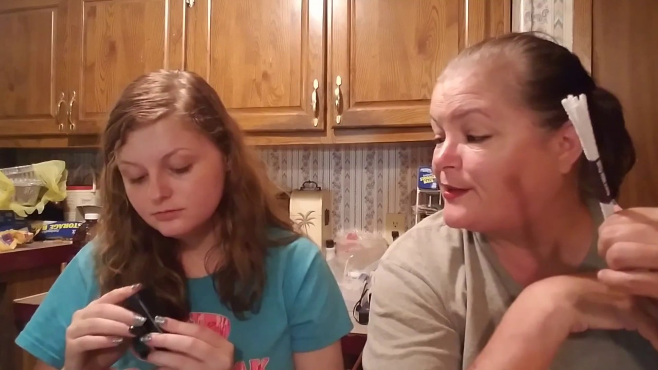 420 Boxes Hemper vs DHC August 2017 ($30 ea.) August 2017 Unboxing With Daughter and Lisa Stroup