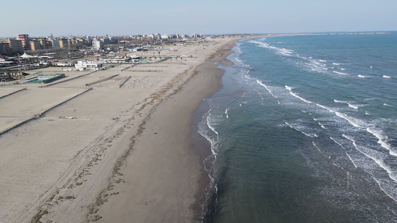Breve volo invernale con il drone a Sottomarina di Chioggia - Spiaggia e Hotel Real