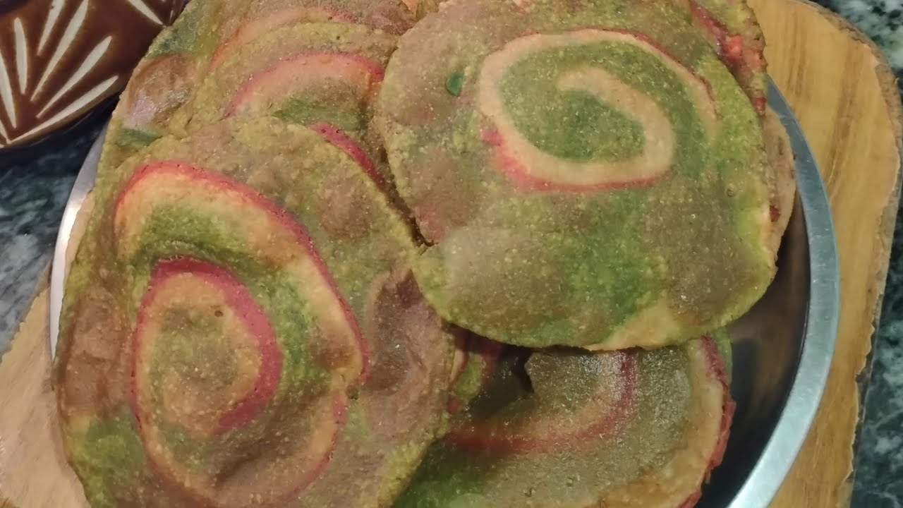 Palak aur beetroot se Banai Maine designer Puri#homerecipes 💯👍😋