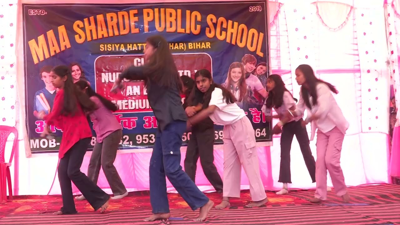 देखिये केसे मोबाइल हम लोग पर राज करने लगा है  इस गाने के माध्यम से