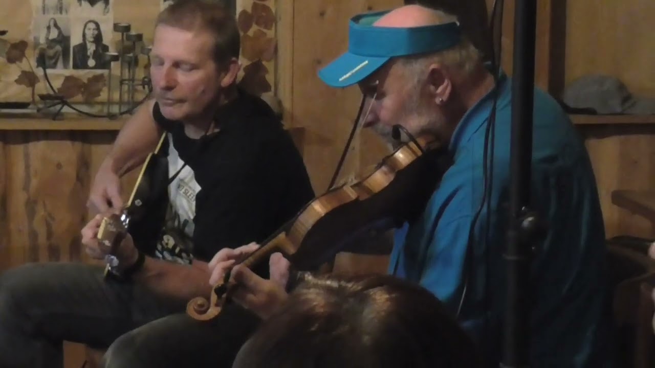 Prokoplá kanoe - Svítí měsíc nad Portlandem