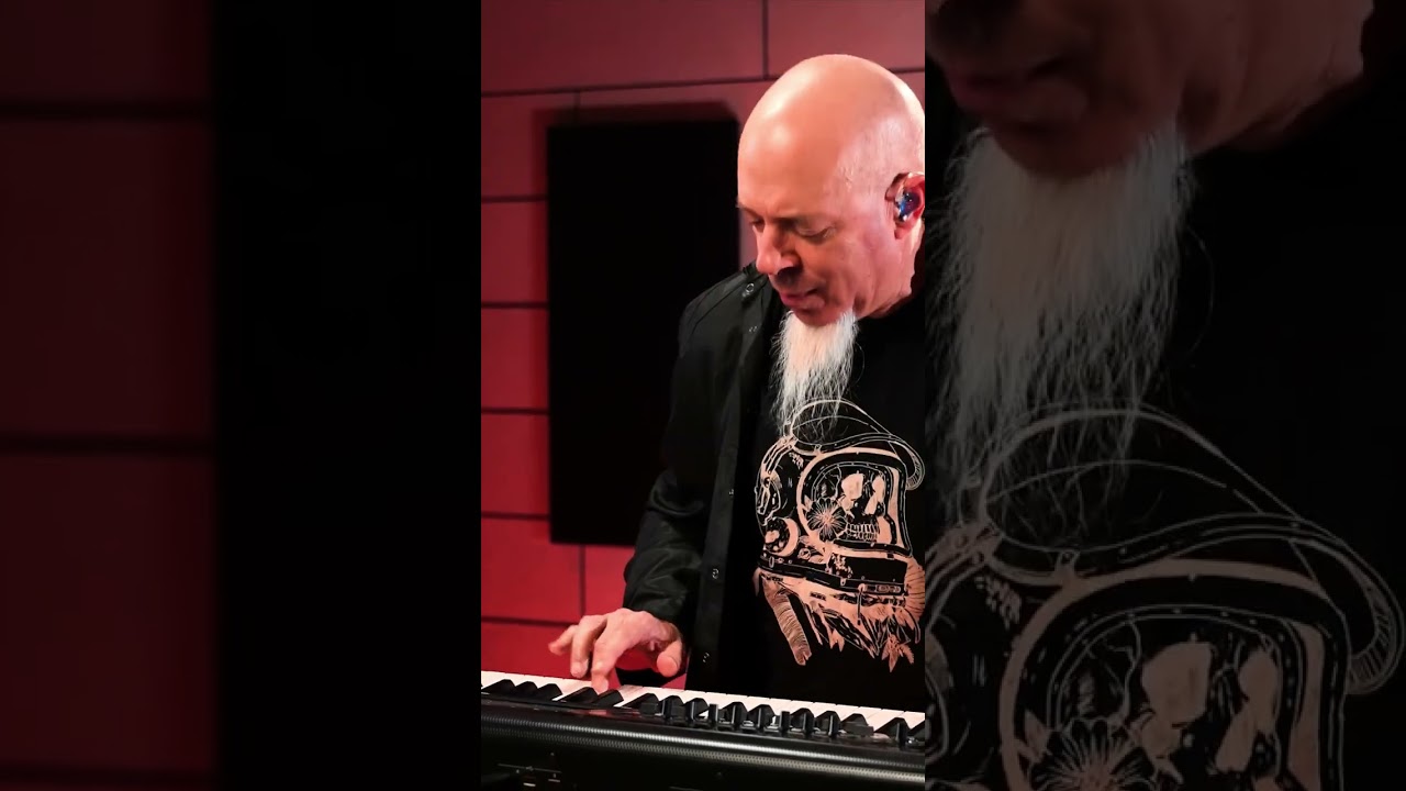 Insane #piano shredding🔥 Watch #keyboardist Jordan Rudess play #TheMetal by @tenaciousD on the spot!