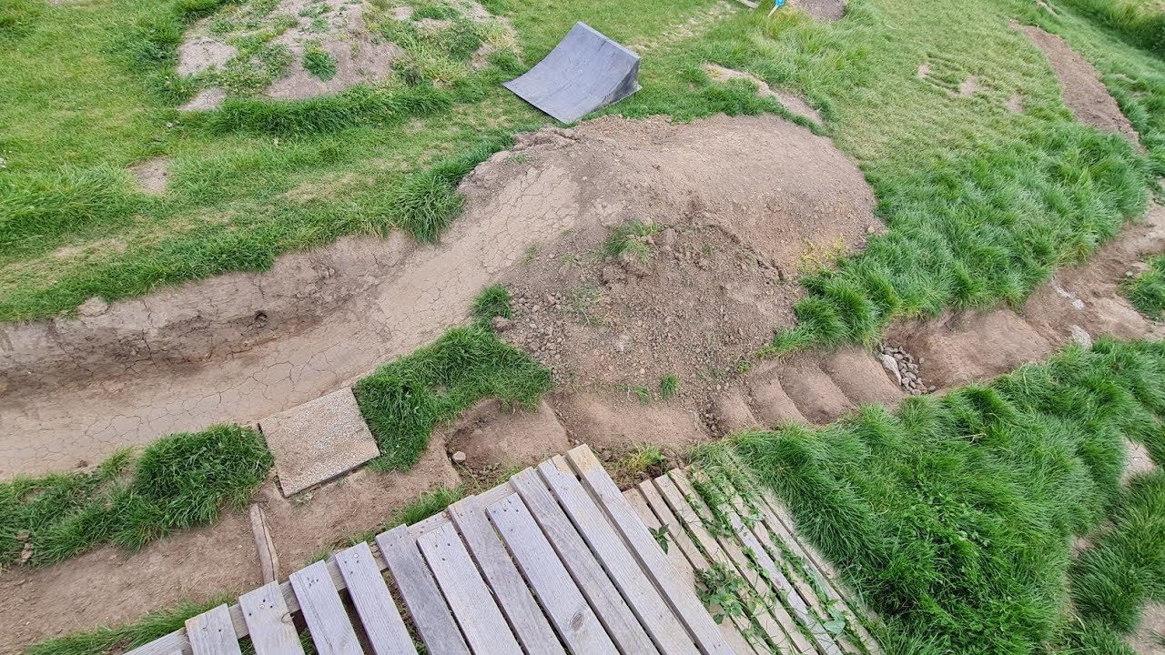 Création d'une piste de vtt dans mon terrain
