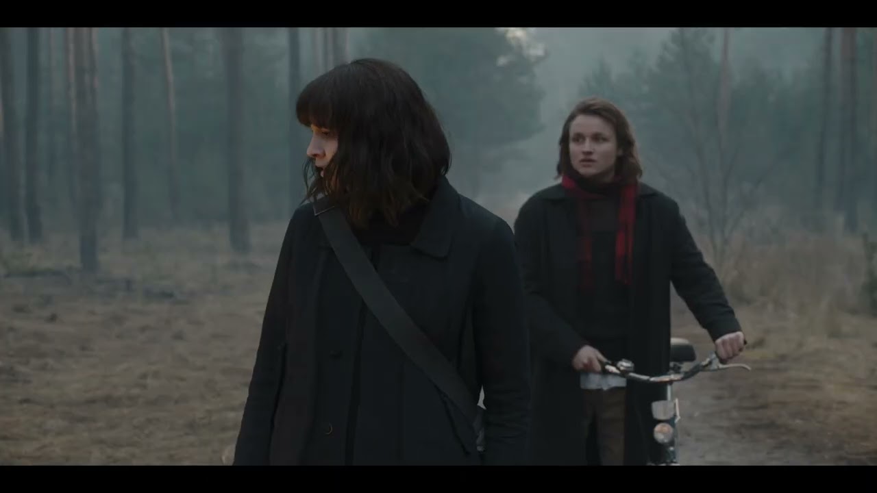 DARK - Jonas saves Martha from her world's enemy #dark #jonas #martha