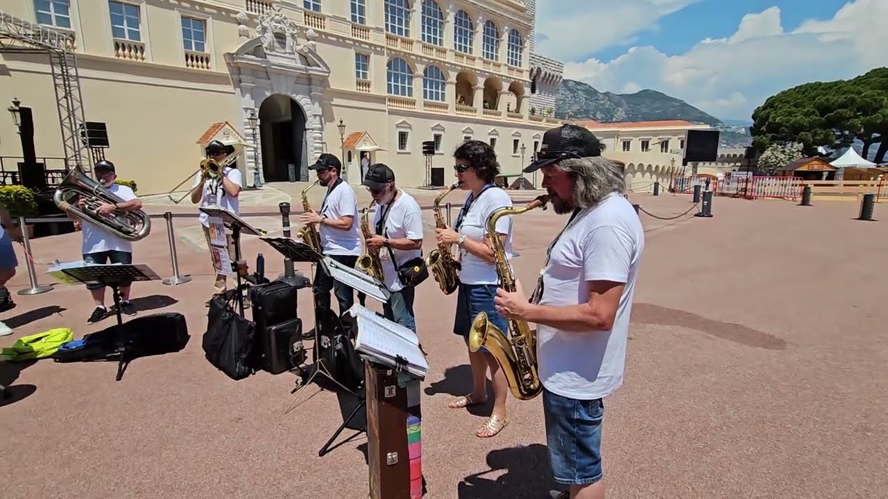 Banda Els Tirons, Capitaine Flam 🦸🔥 à Monaco devant le Palais Princier ❤️‍🔥