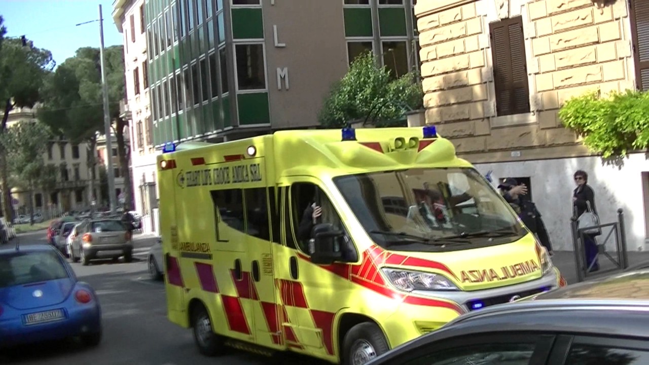Ambulanza in emergenza...roma... Ops!