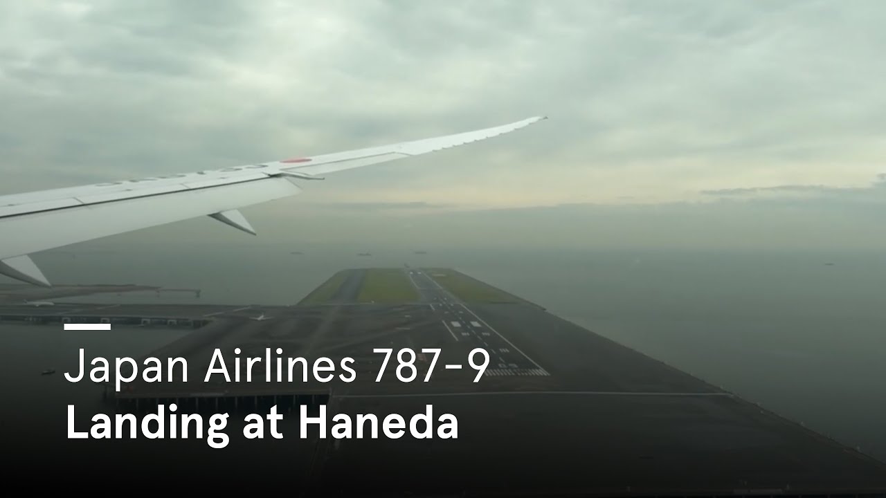 Japan Airlines 787-9 landing at Haneda