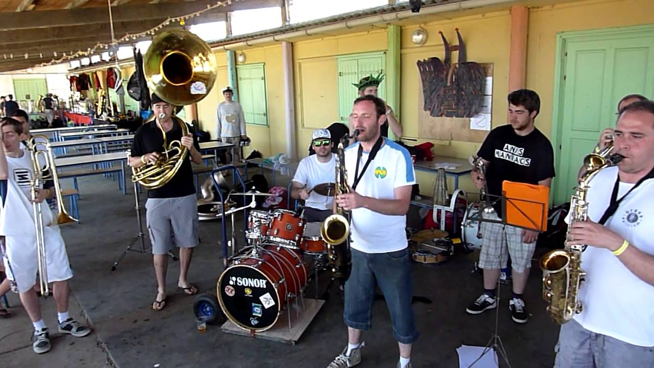 Brass delirium - Zombie - Festival de fanfares de Montpellier 2013