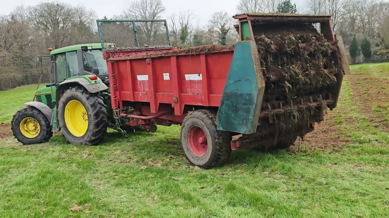Épandage de fumier avec un John Deere 6800 & Épandeur Agrimat