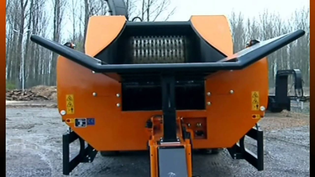 Chipper - Doppstadt DH910 in Operation