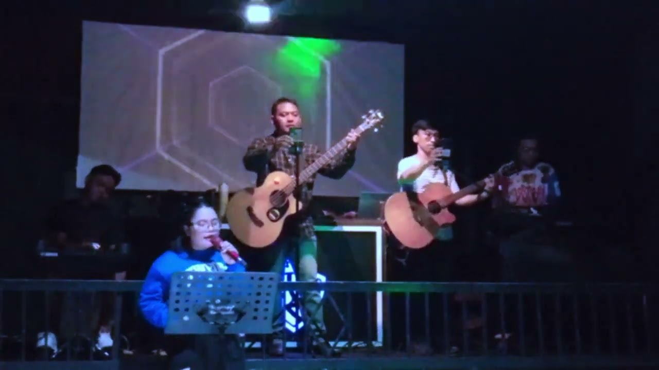 riliest band konser luar biasa