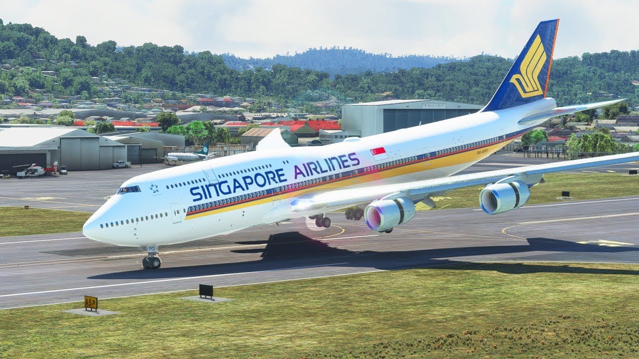 VERY LOW LANDING!! Beautiful  landing Singapore Airlines Boeing 747 at Newark Airport