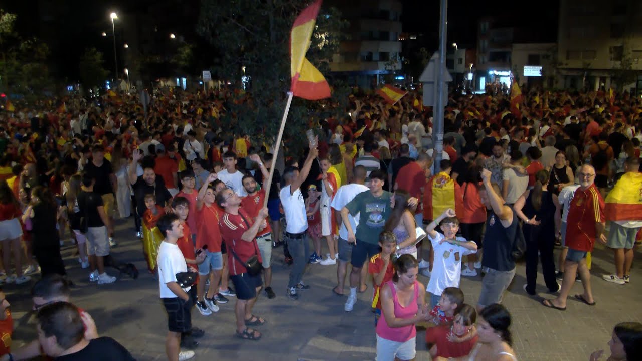 Milers de terrassencs segueixen la final de l'Eurocopa a través de la pantalla de l'Escenari Vela