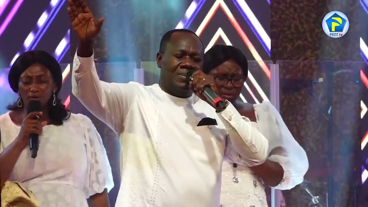 Elder Mireku powerful live worship and praise with voice of pentecost