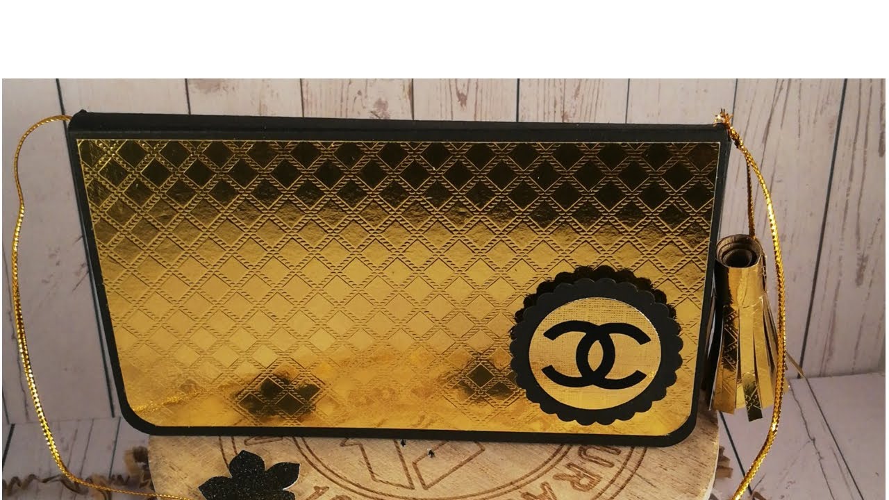 papieren Chanel tasje.