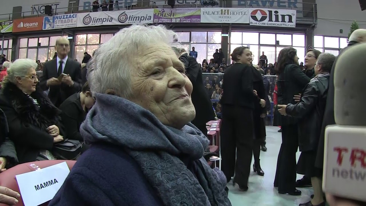 Matera dona a Fermo l'arcivescovo Monsignor Rocco Pennacchio