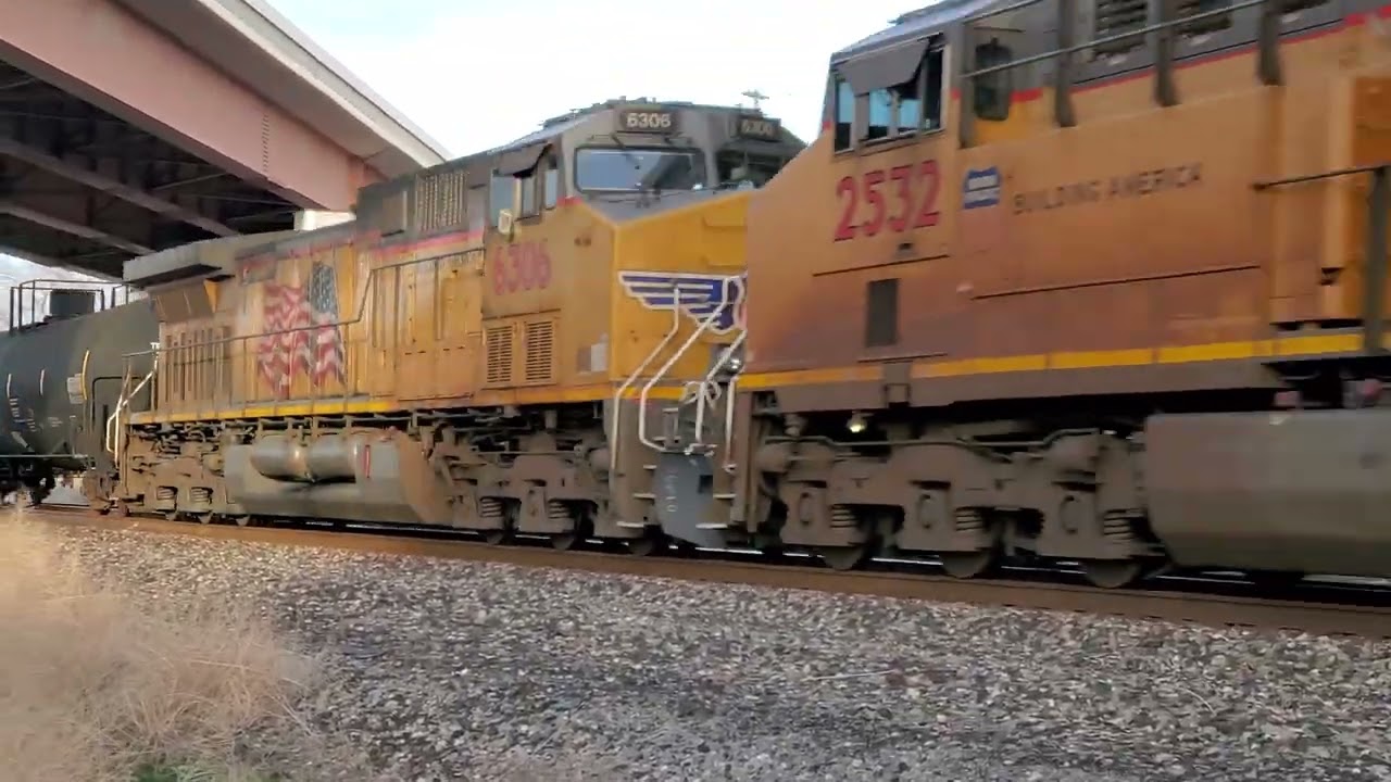 January 10, 2026 - Union Pacific - Heritage Unit #1996 Southern Pacific Daylight - Train Spotting