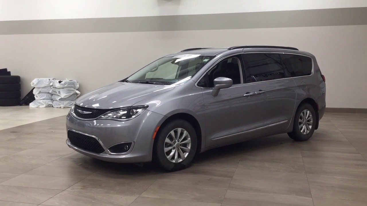 Обзор Chrysler Pacifica Touring-L 2017 года