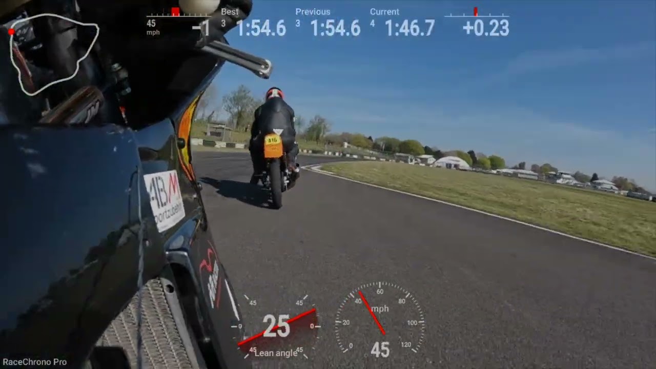 Castle Combe - Session 1 - F1R
