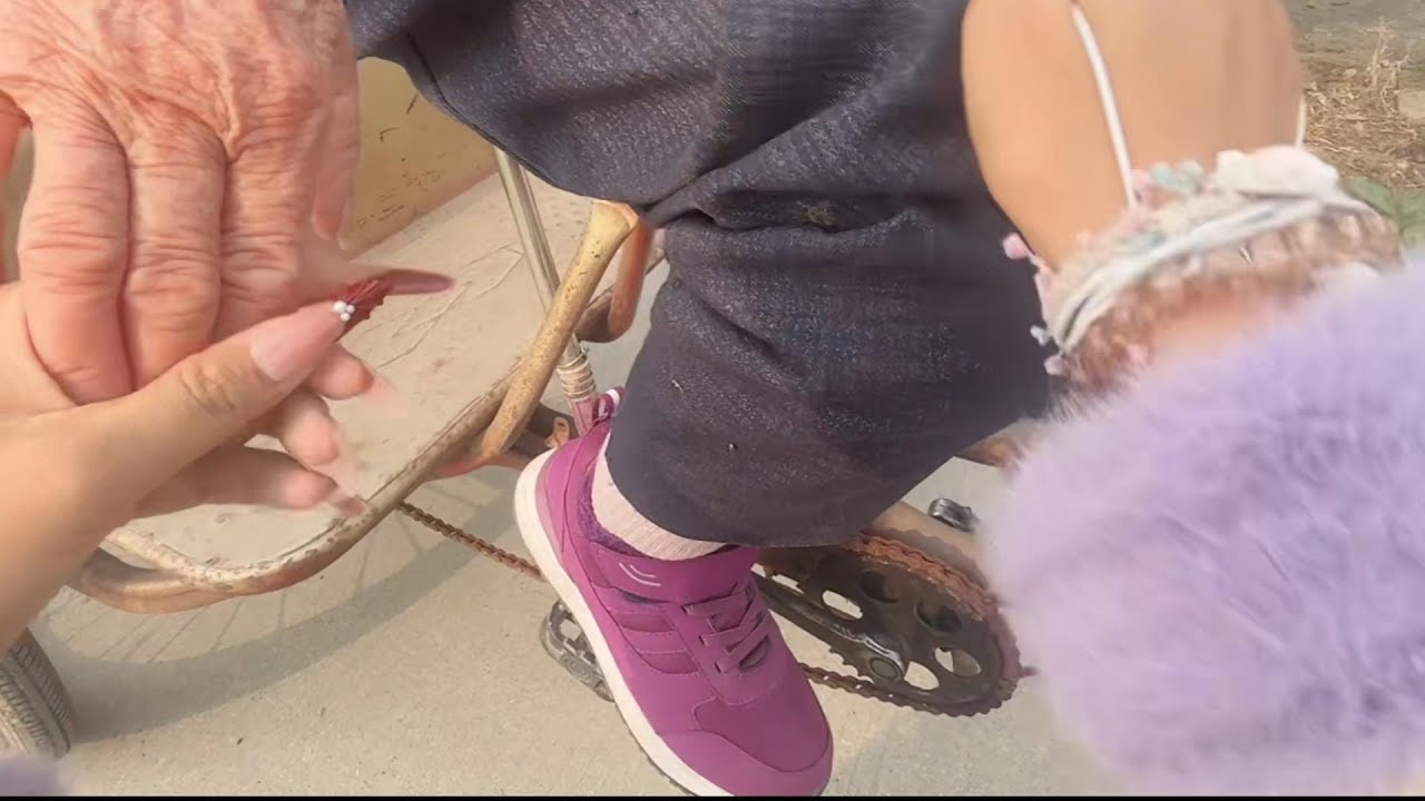 野生妹ASMR 遇见骑三轮车的老奶奶